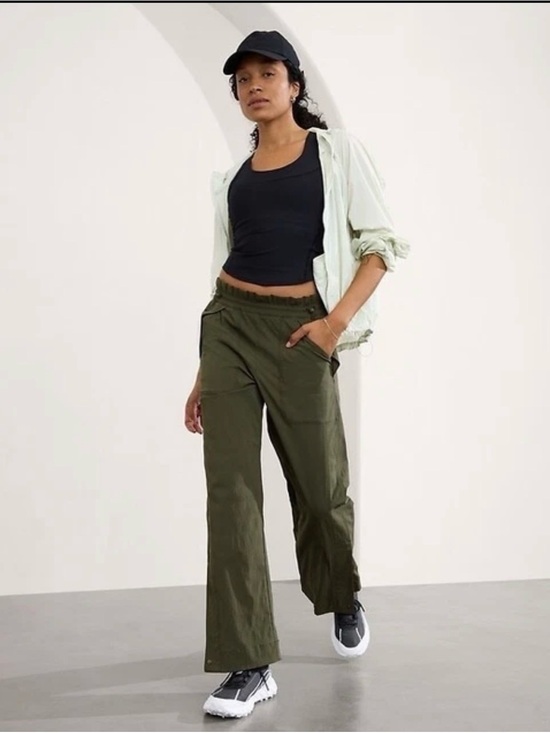 Athleta Pants - Athleta Trekkie Wide Leg Parachute Pant - Olive Green